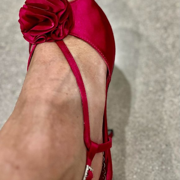 Greenwich Village Hot Pink Satin Heels - Picture 3 of 3